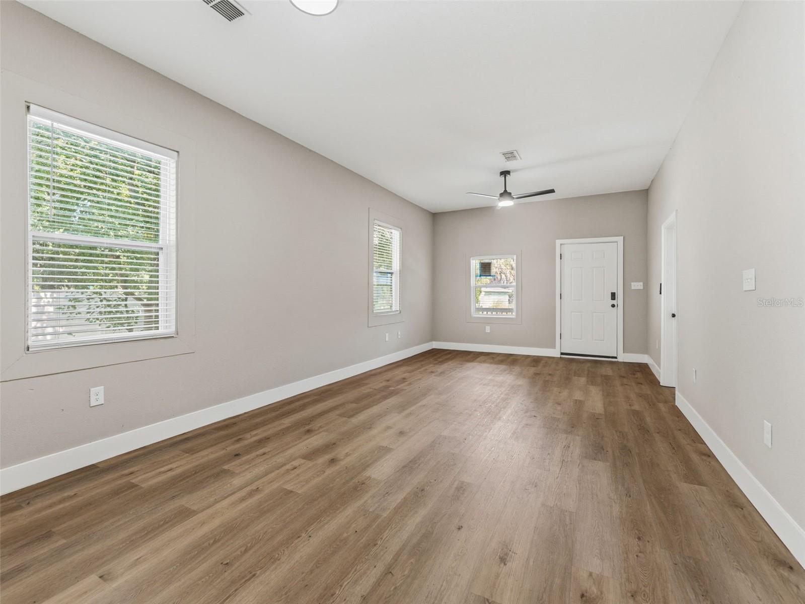 1740 W CHERRY ST — photo 12