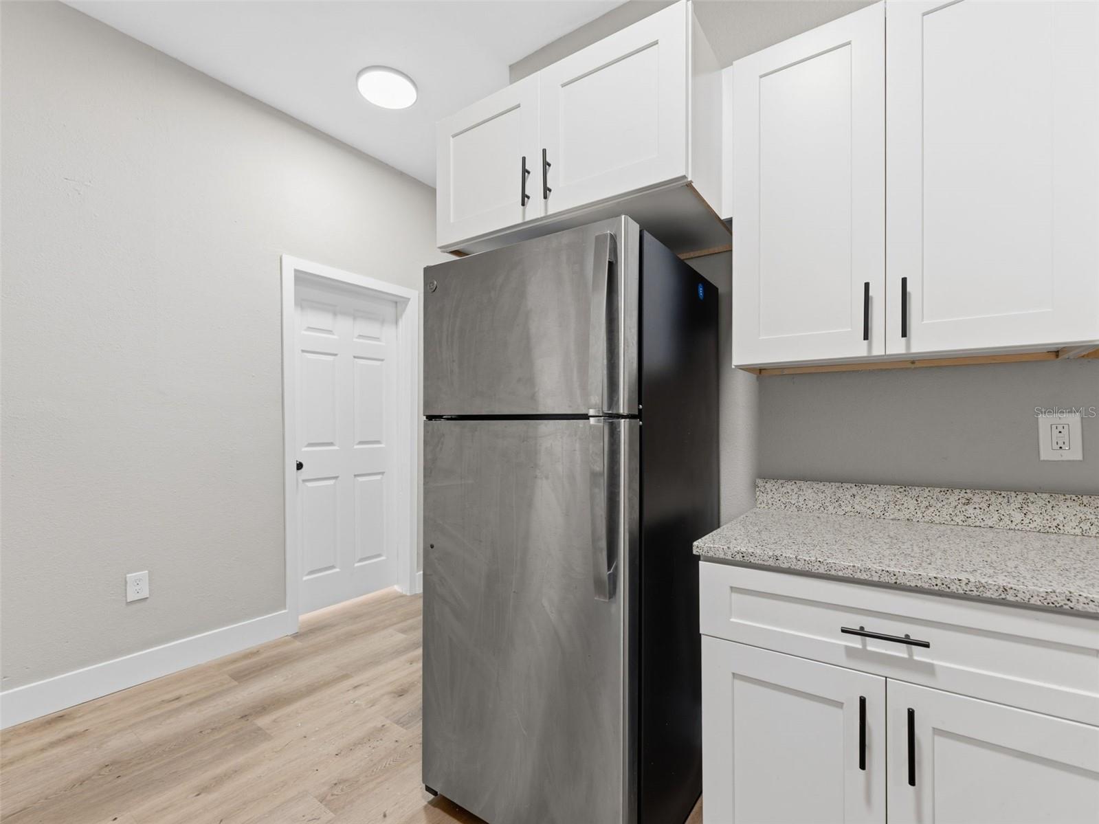 1740 W CHERRY ST — photo 5