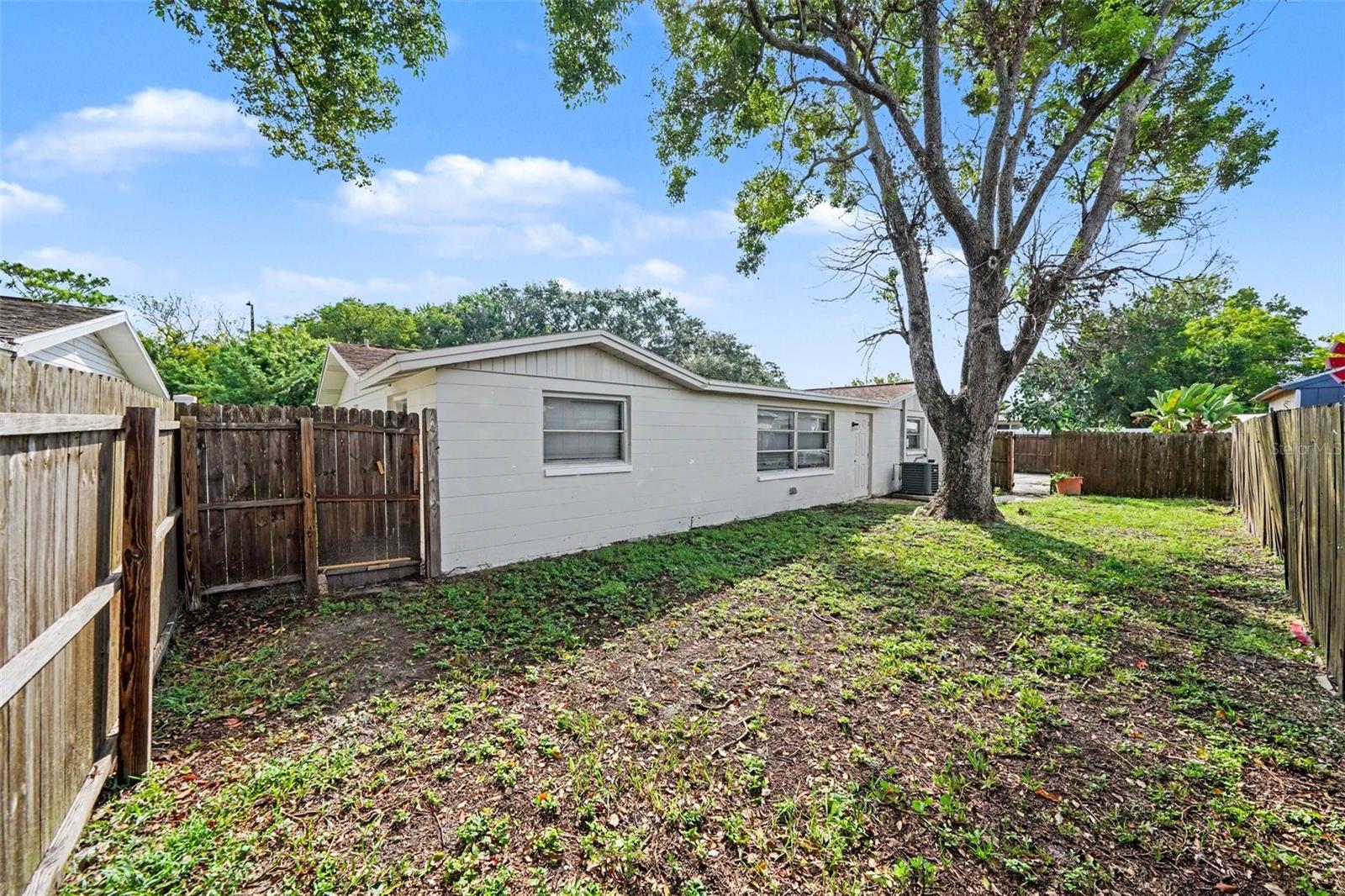 10933 STAMFORD DR — photo 21