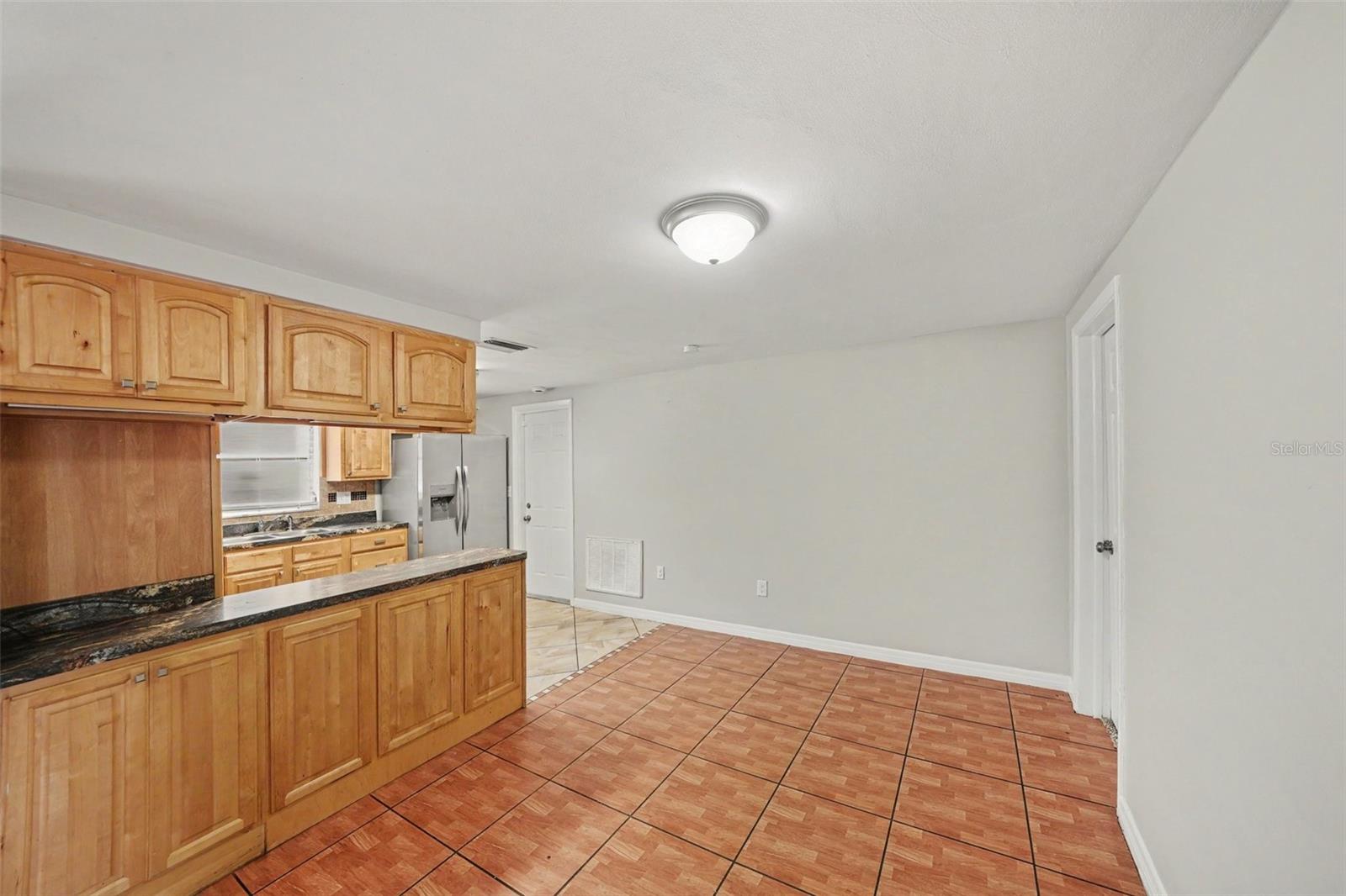 10933 STAMFORD DR — photo 9