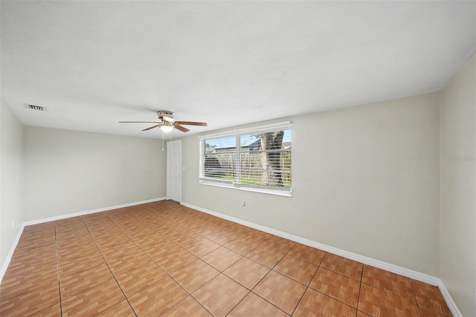 10933 STAMFORD DR — photo 12