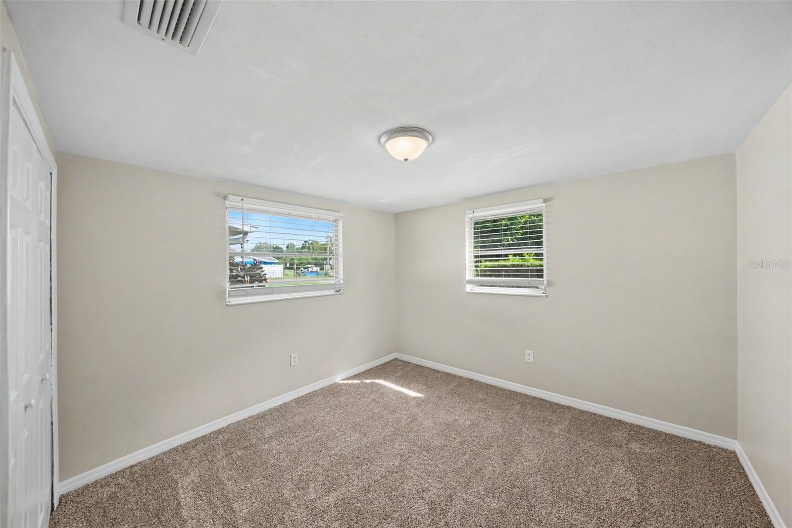 10933 STAMFORD DR — photo 13