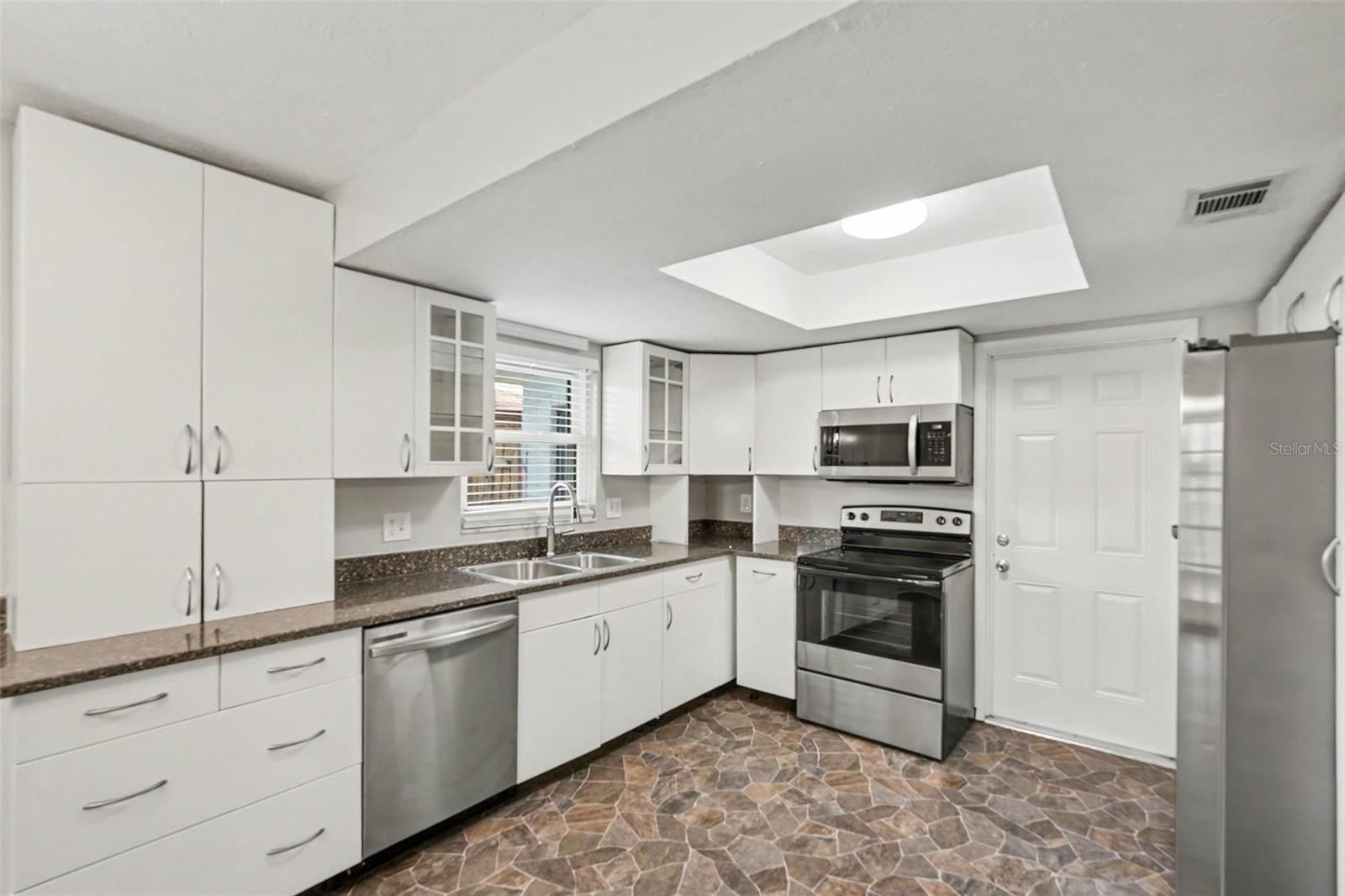 5202 GARNER PL — photo 7