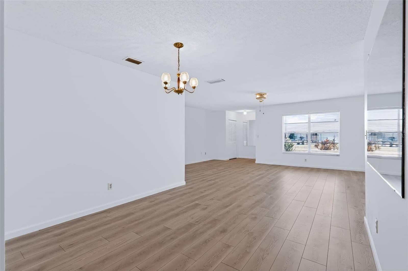 303 GREEN MANOR DR — photo 15