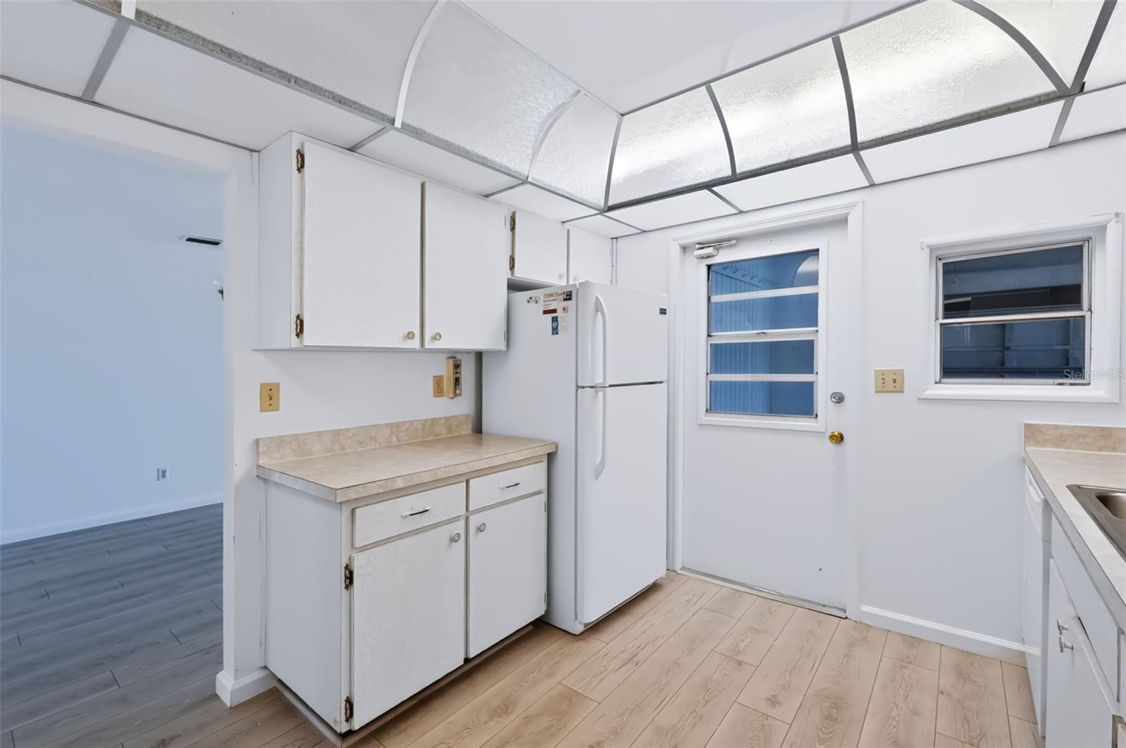 303 GREEN MANOR DR — photo 13