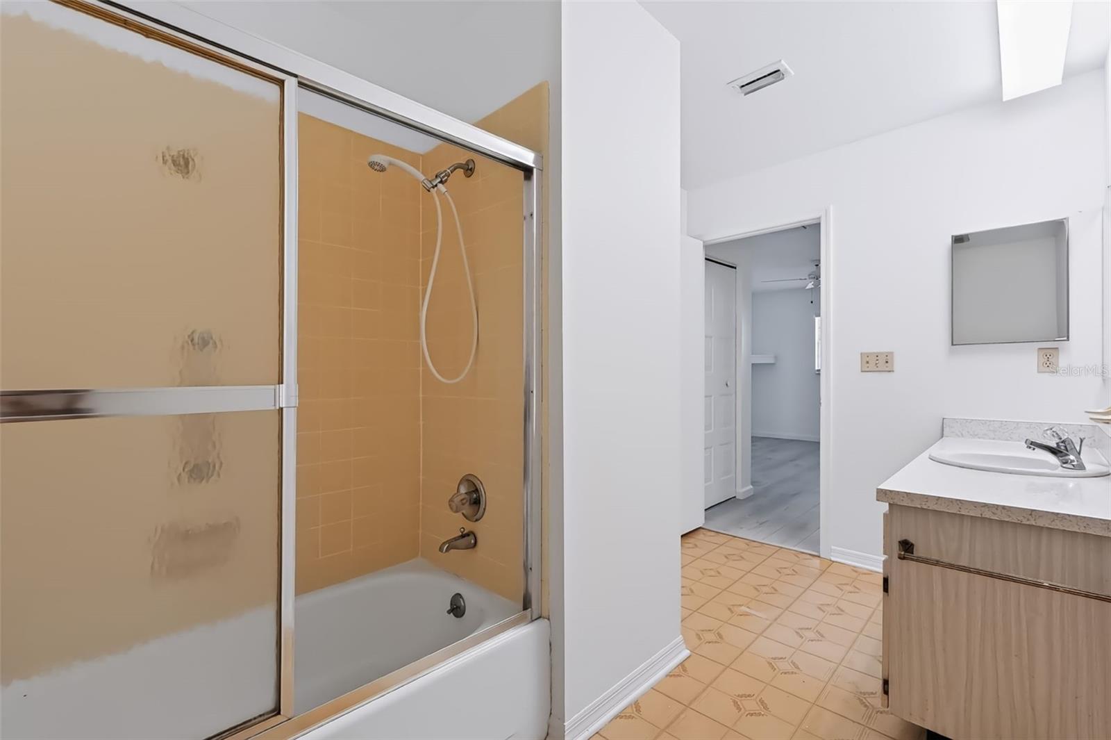 303 GREEN MANOR DR — photo 23