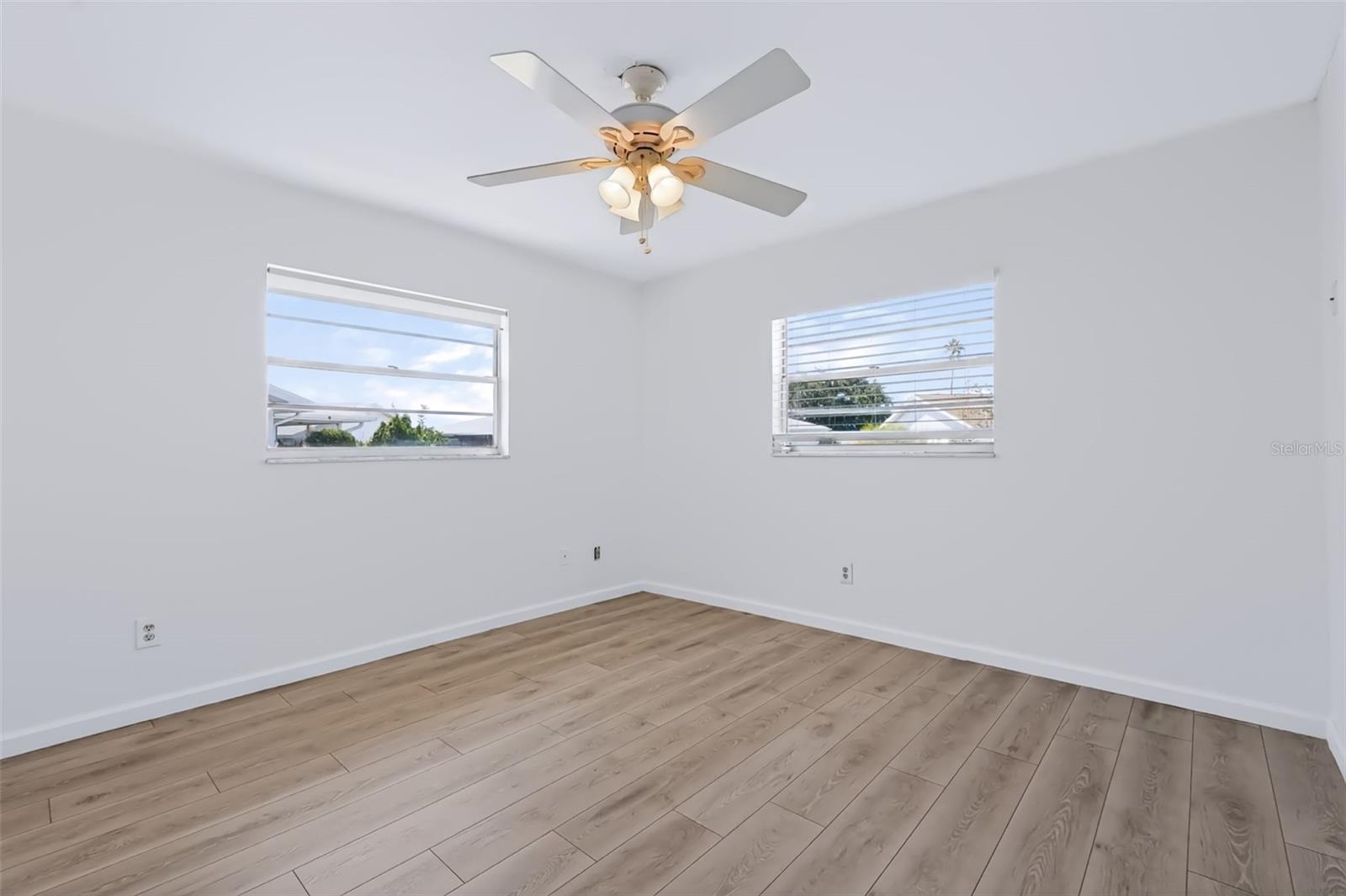 303 GREEN MANOR DR — photo 24