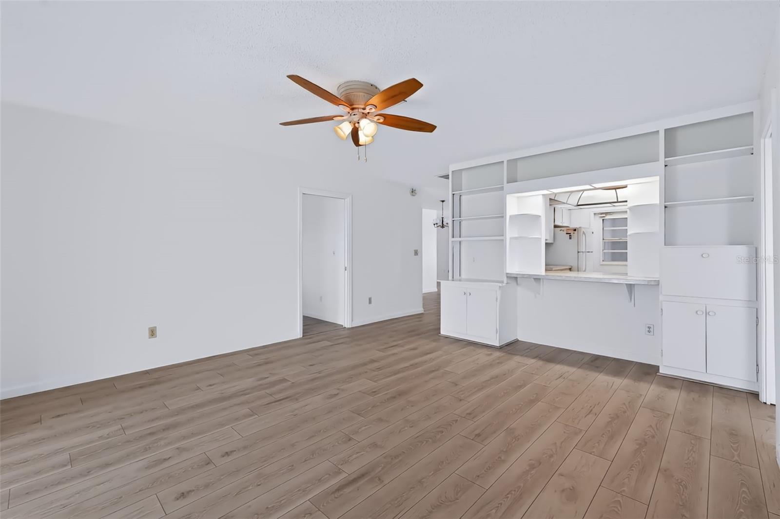 303 GREEN MANOR DR — photo 18