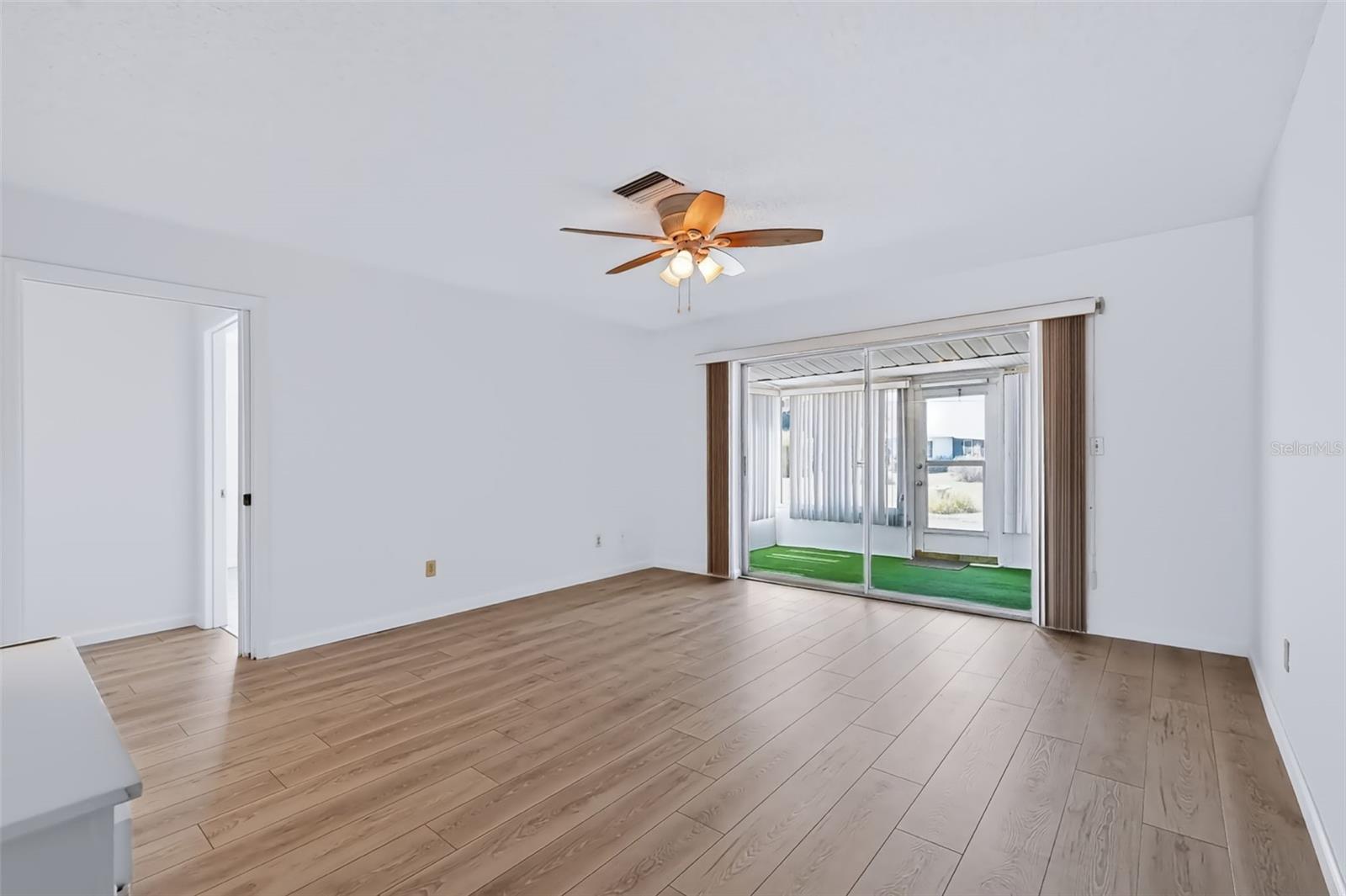 303 GREEN MANOR DR — photo 17