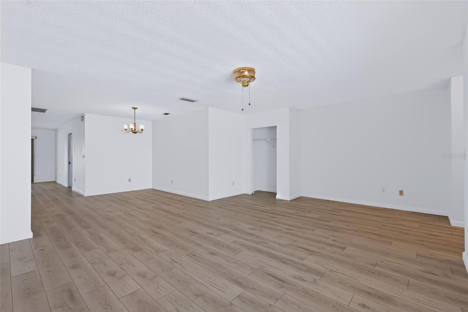 303 GREEN MANOR DR — photo 8