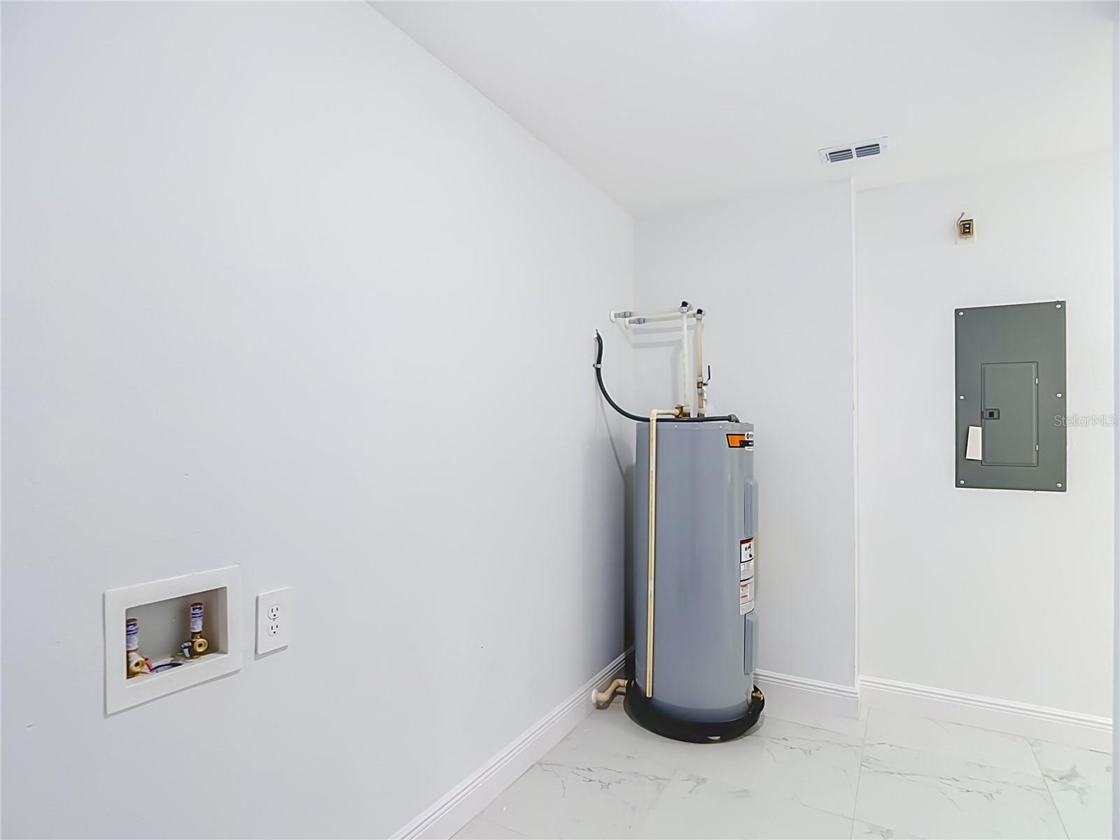 8410 N LAMAR ST — photo 32