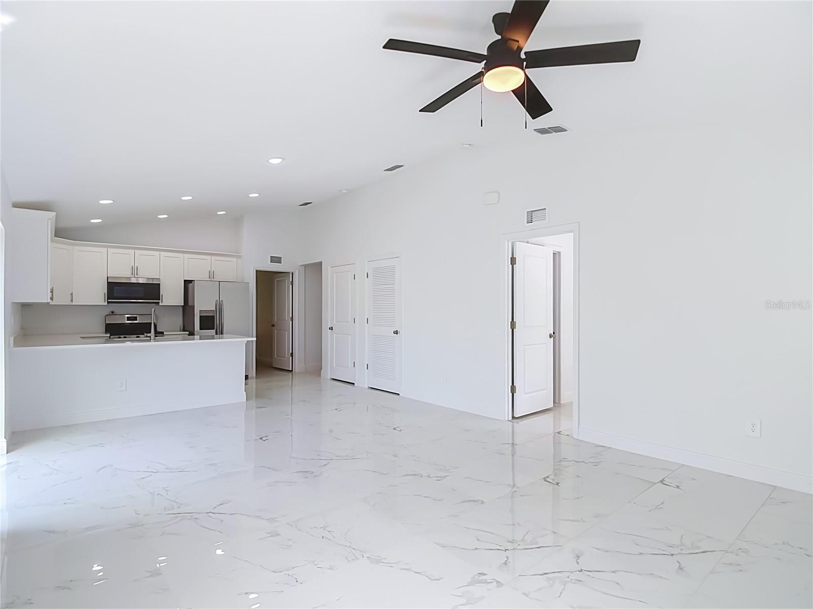 8410 N LAMAR ST — photo 9