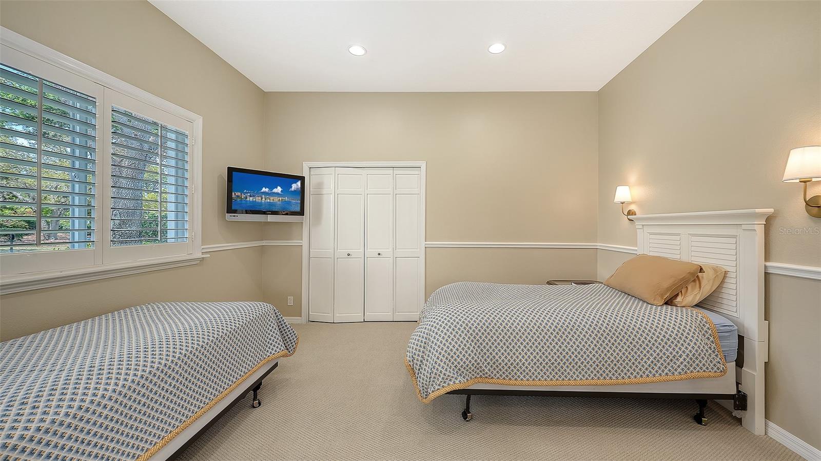 642 TRENTON WAY — photo 40