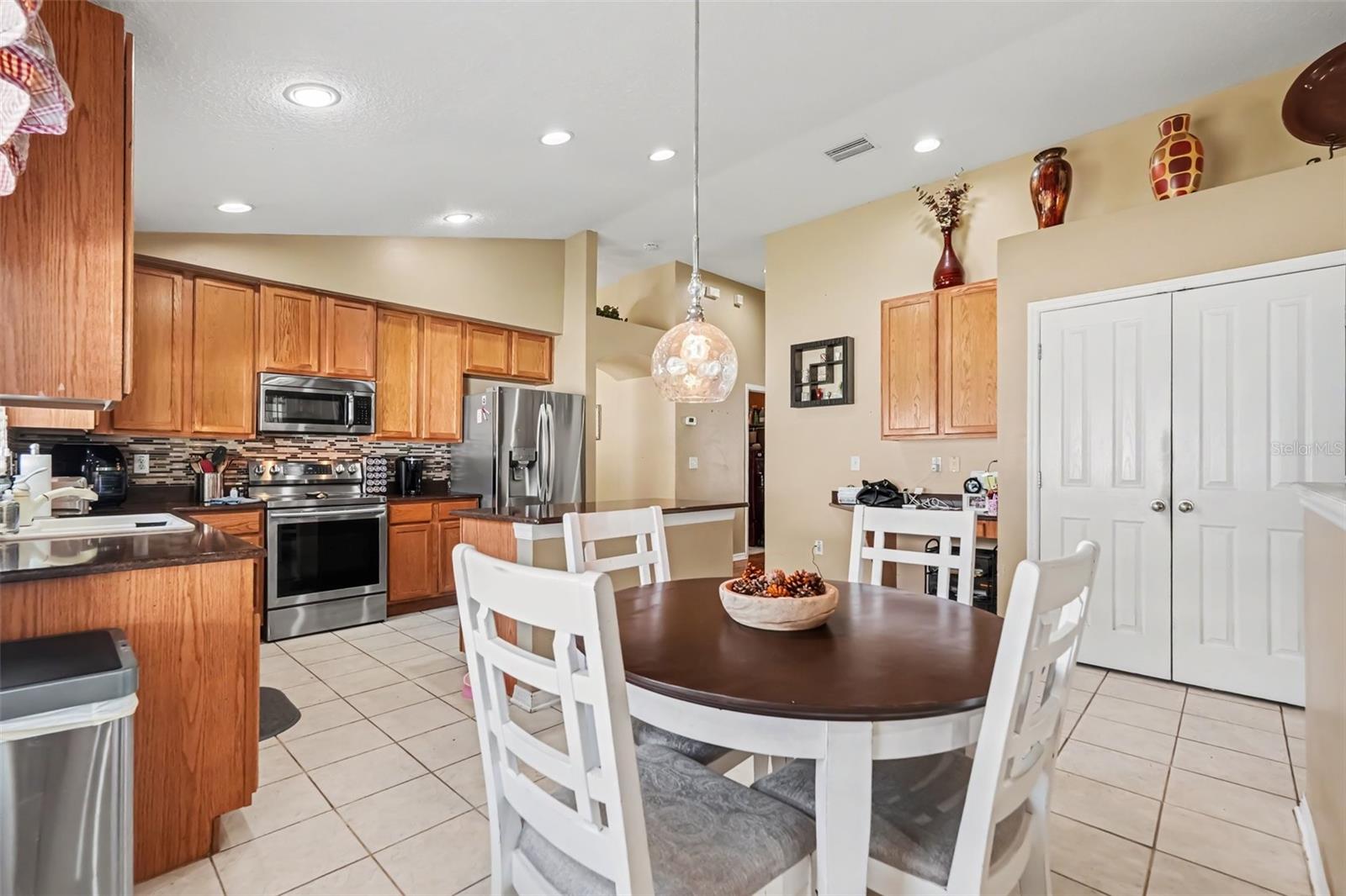 6805 BLUFF MEADOW CT — photo 6