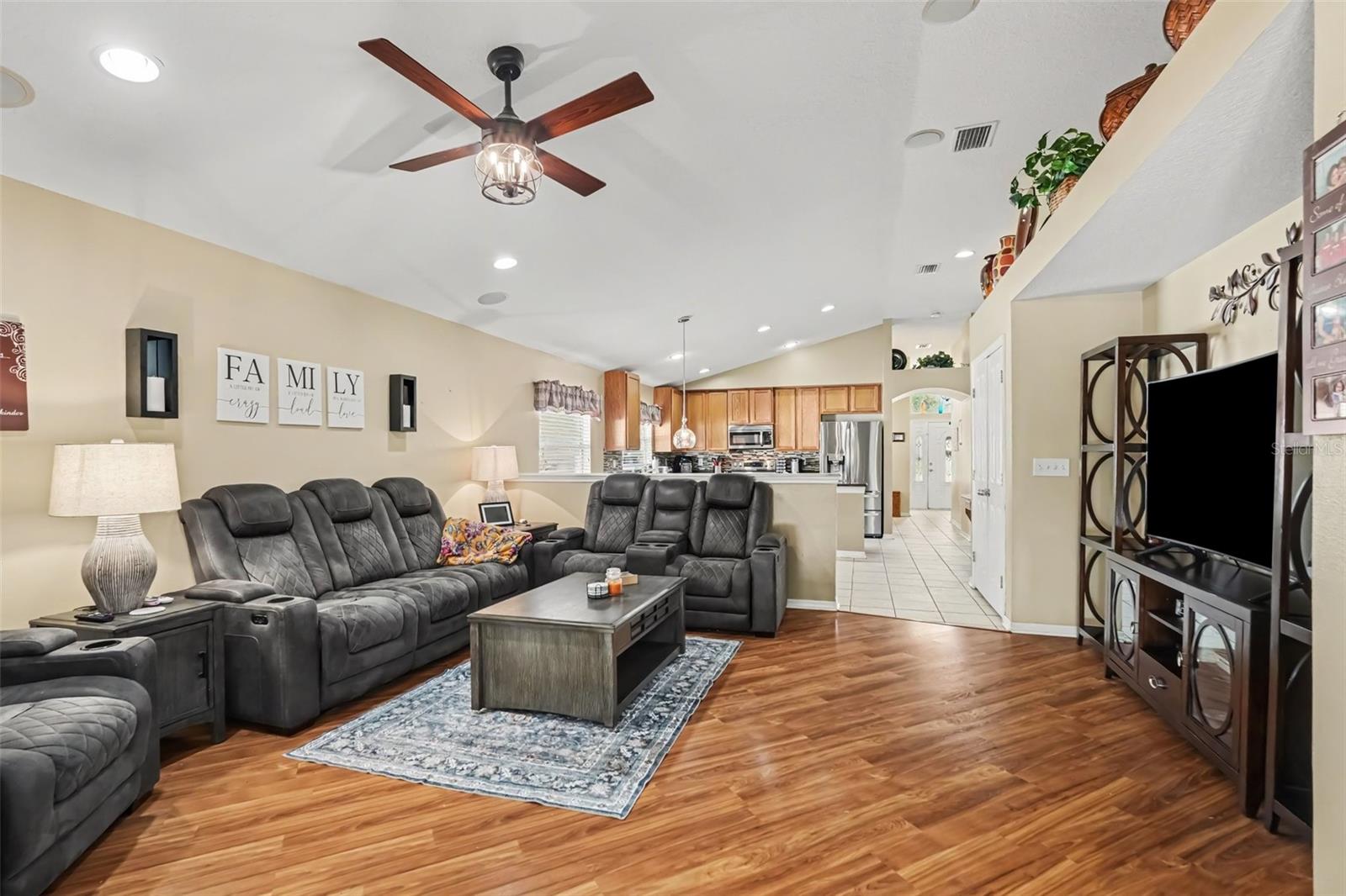 6805 BLUFF MEADOW CT — photo 3