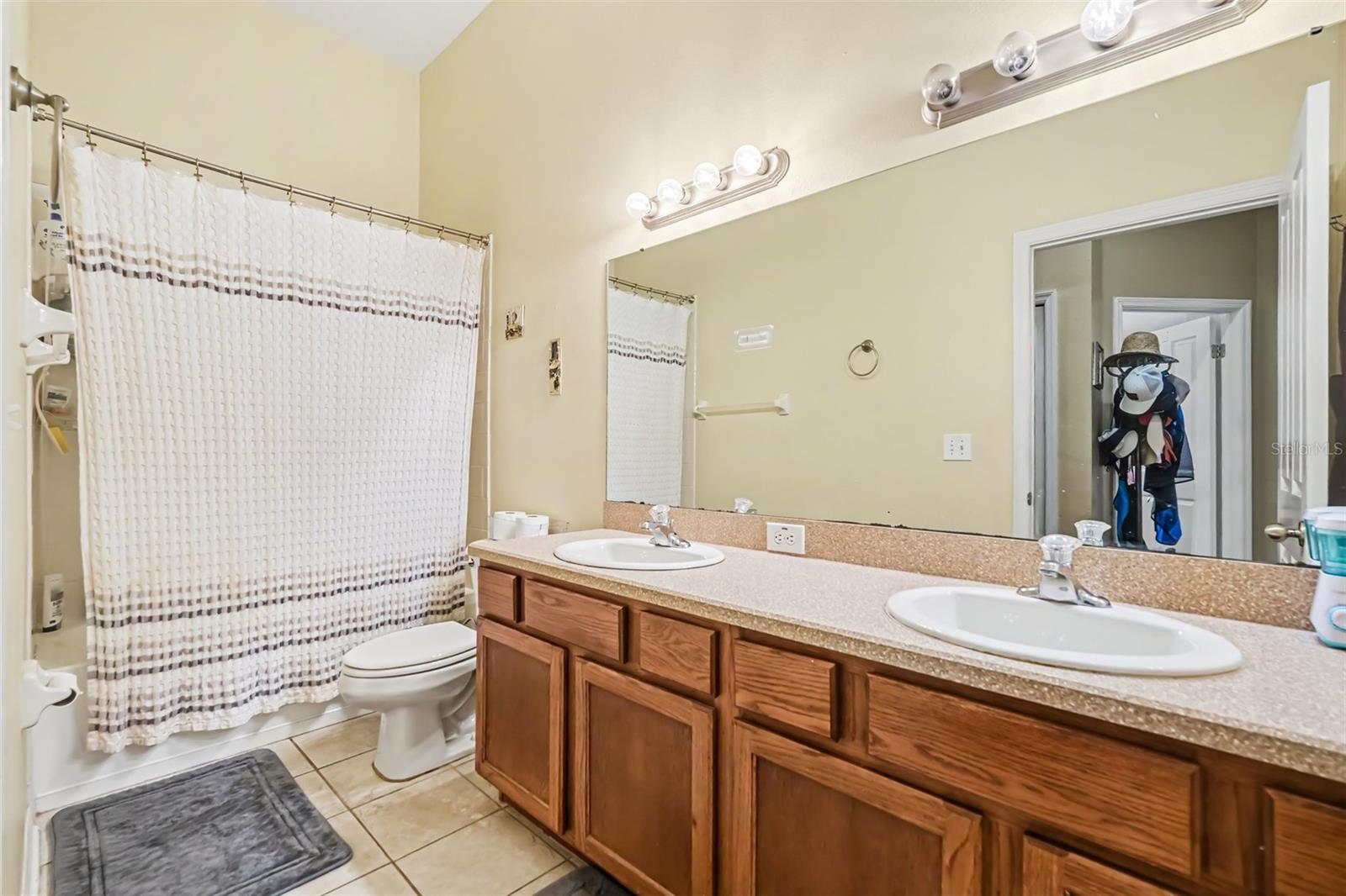 6805 BLUFF MEADOW CT — photo 15