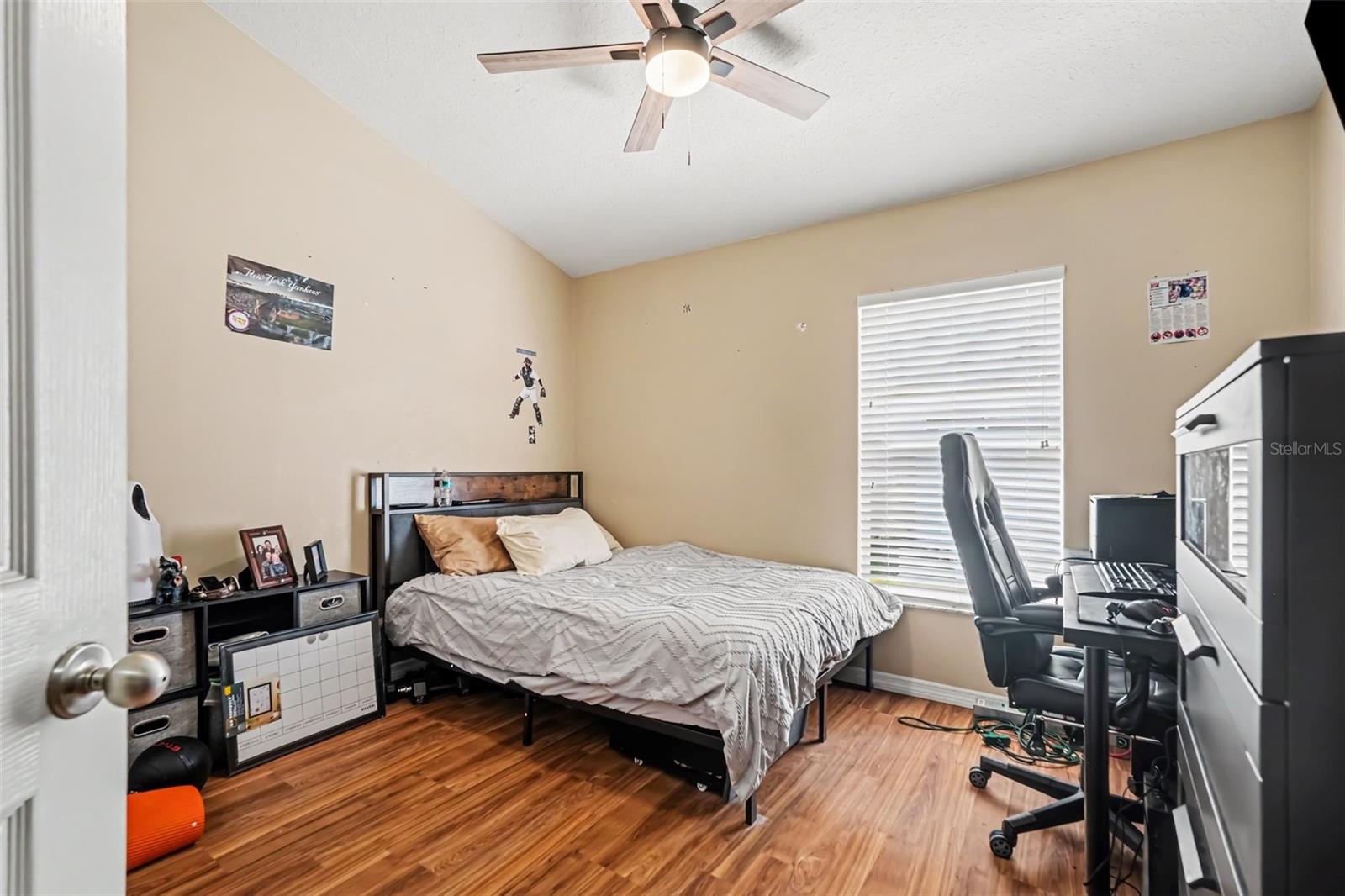 6805 BLUFF MEADOW CT — photo 11
