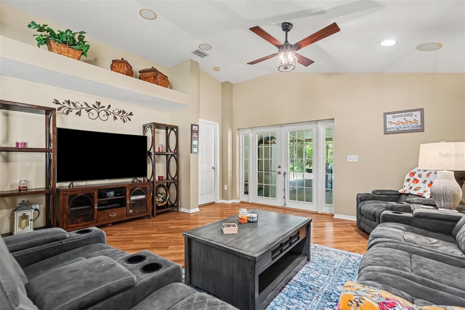 6805 BLUFF MEADOW CT — photo 4
