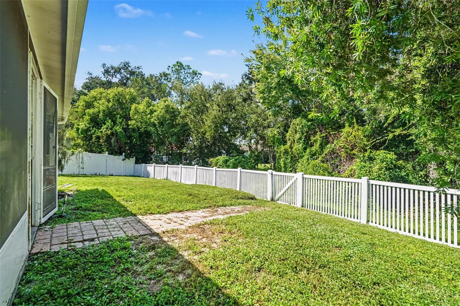6805 BLUFF MEADOW CT — photo 18