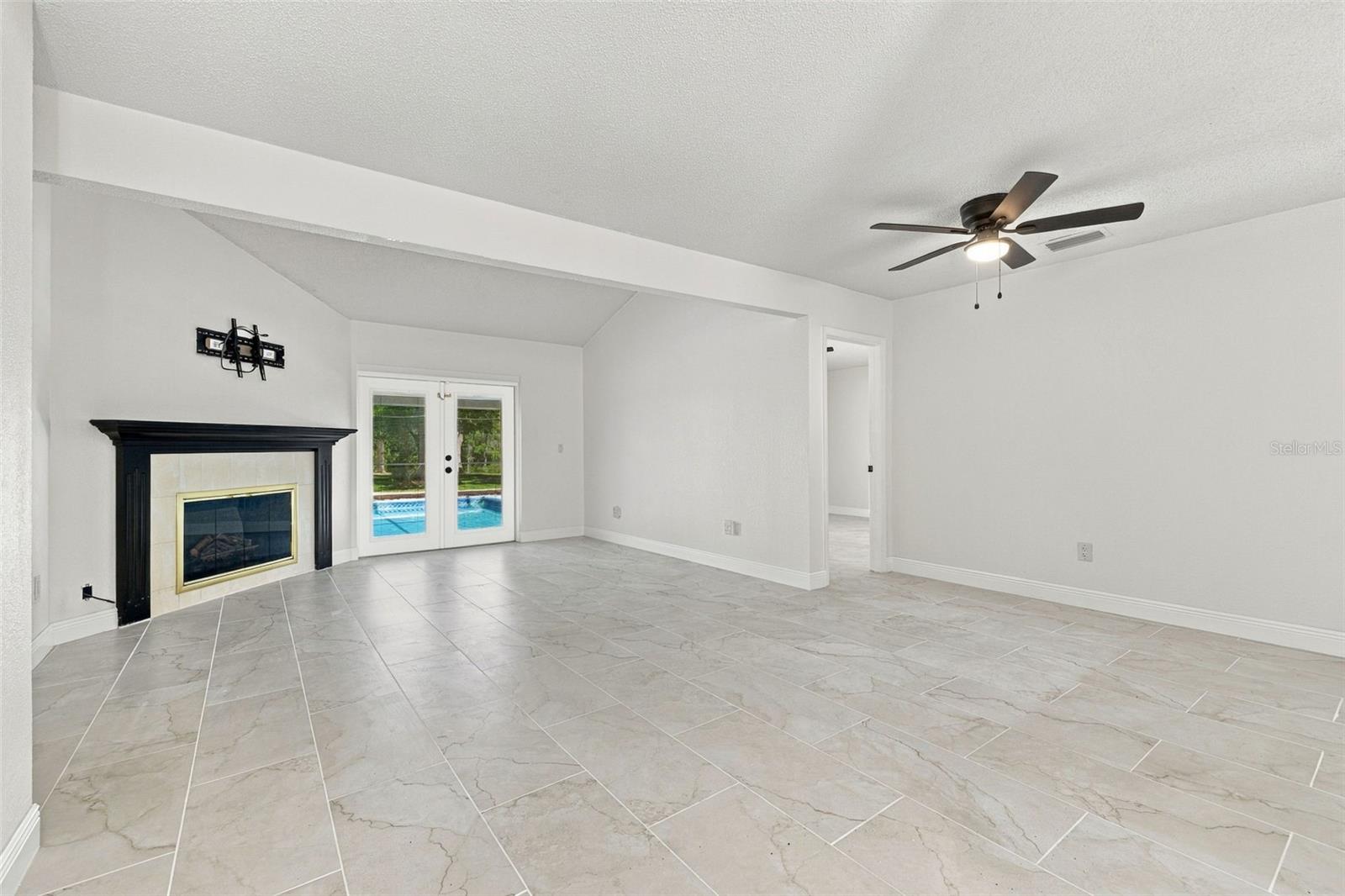 18306 CRAWLEY RD — photo 8
