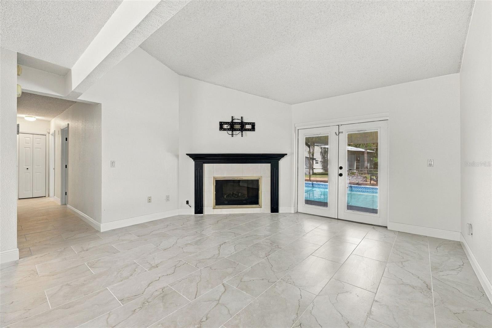 18306 CRAWLEY RD — photo 20