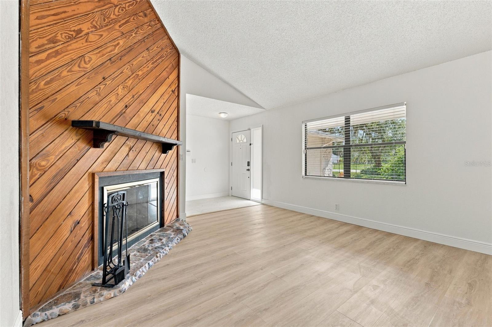 18306 CRAWLEY RD — photo 7