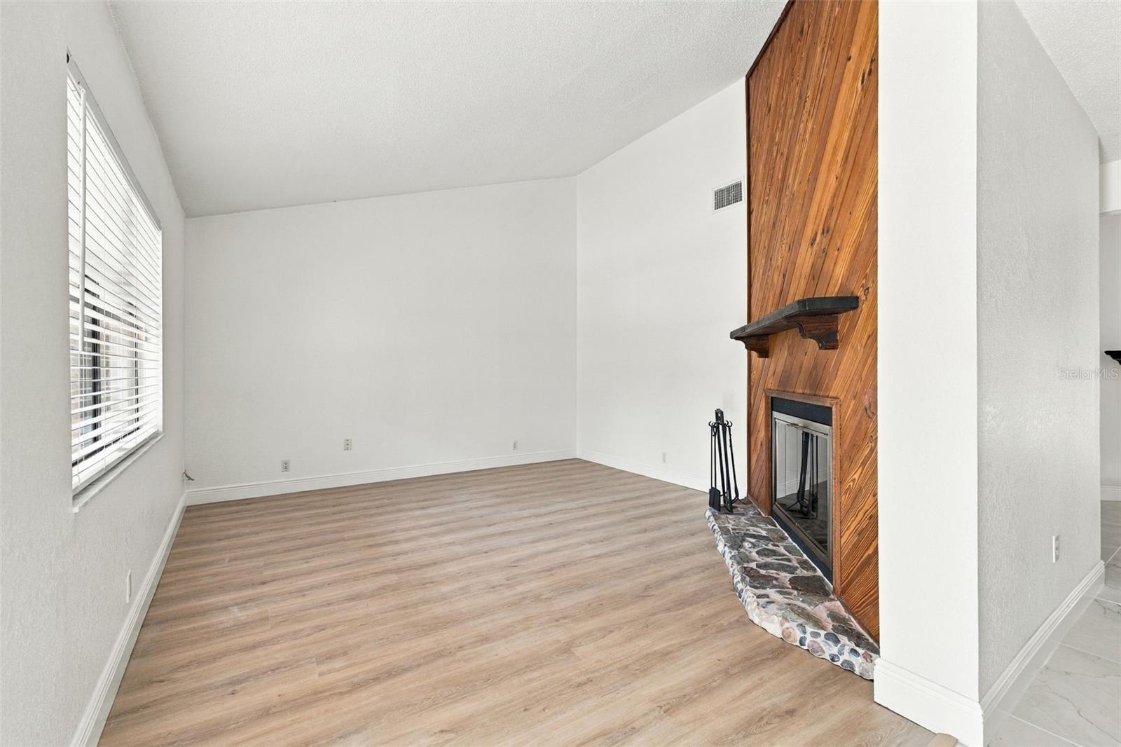 18306 CRAWLEY RD — photo 6
