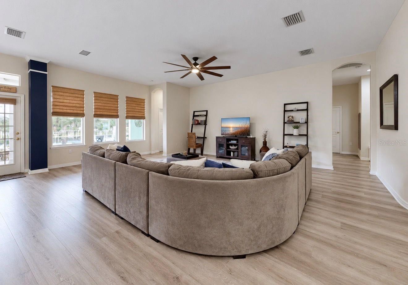 542 ISLEBAY DR — photo 17