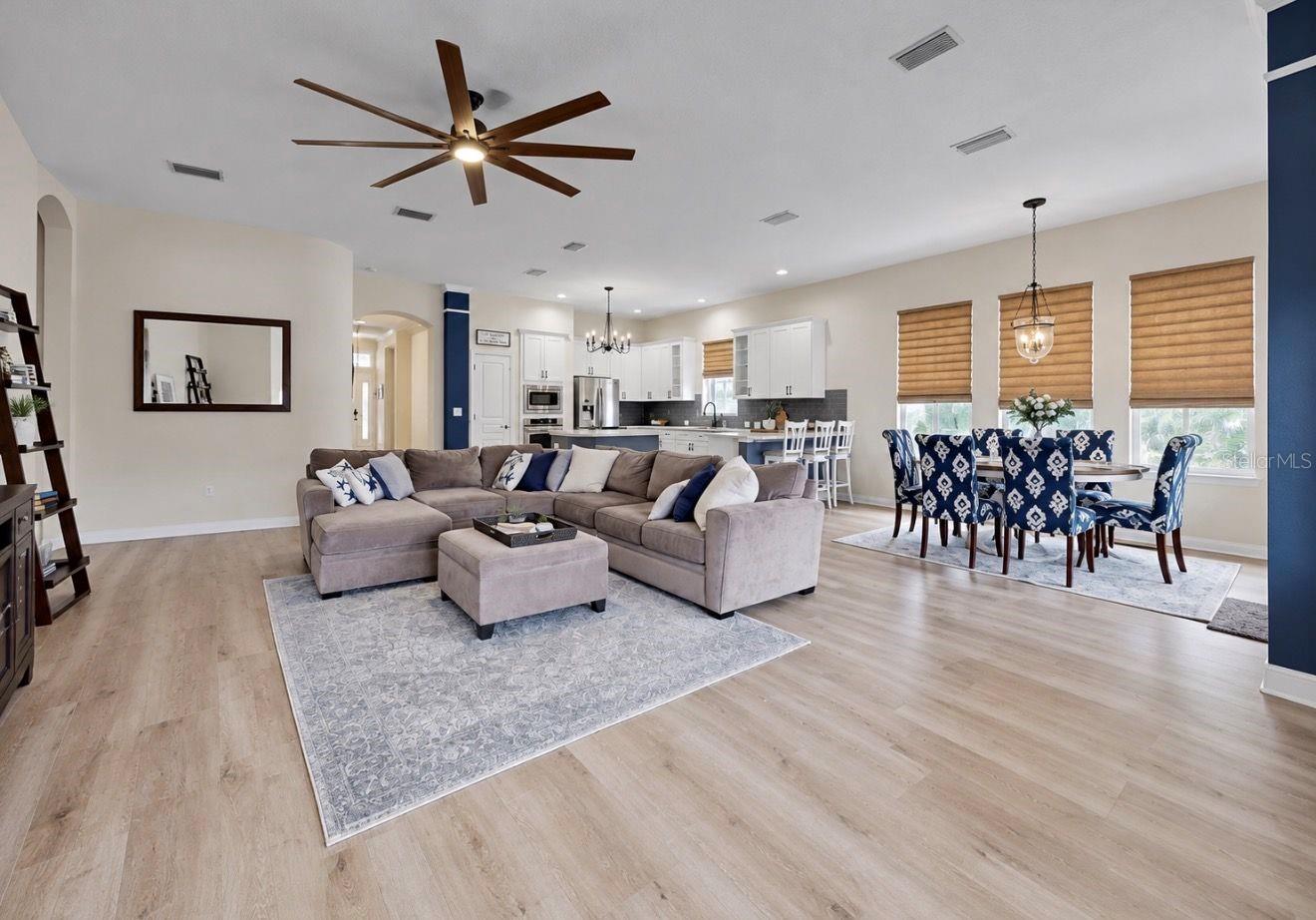 542 ISLEBAY DR — photo 13