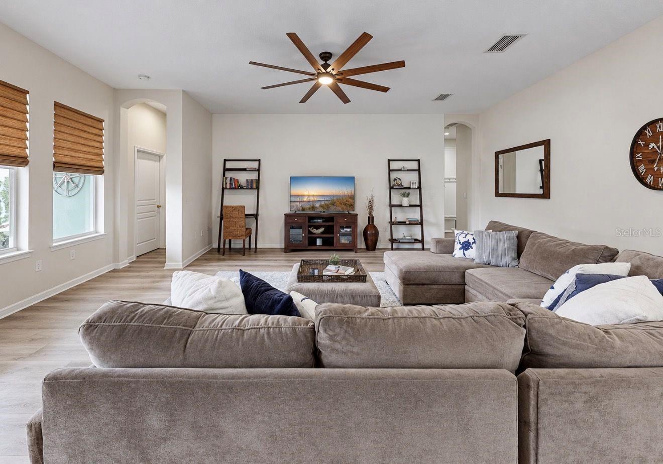 542 ISLEBAY DR — photo 16