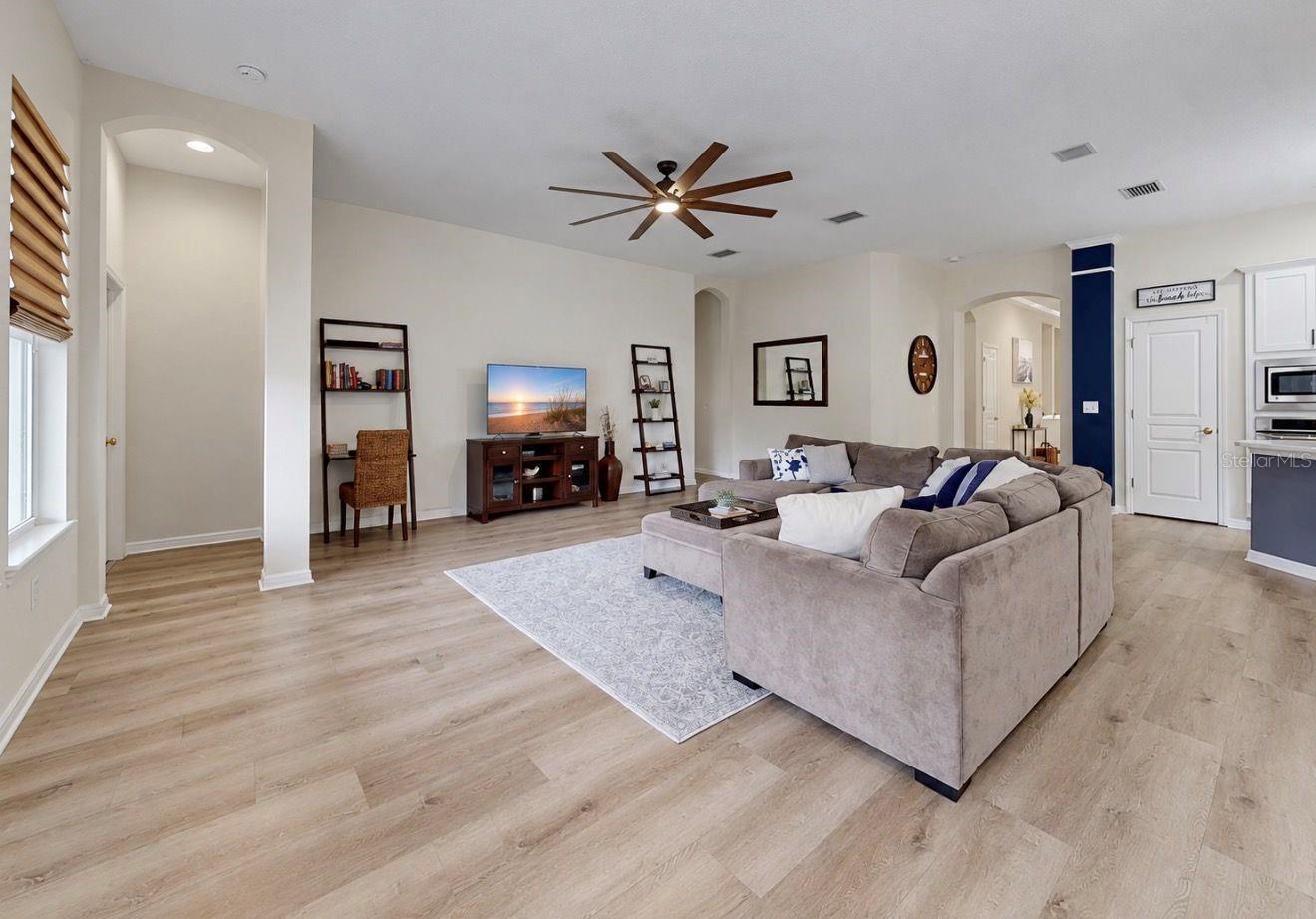 542 ISLEBAY DR — photo 15