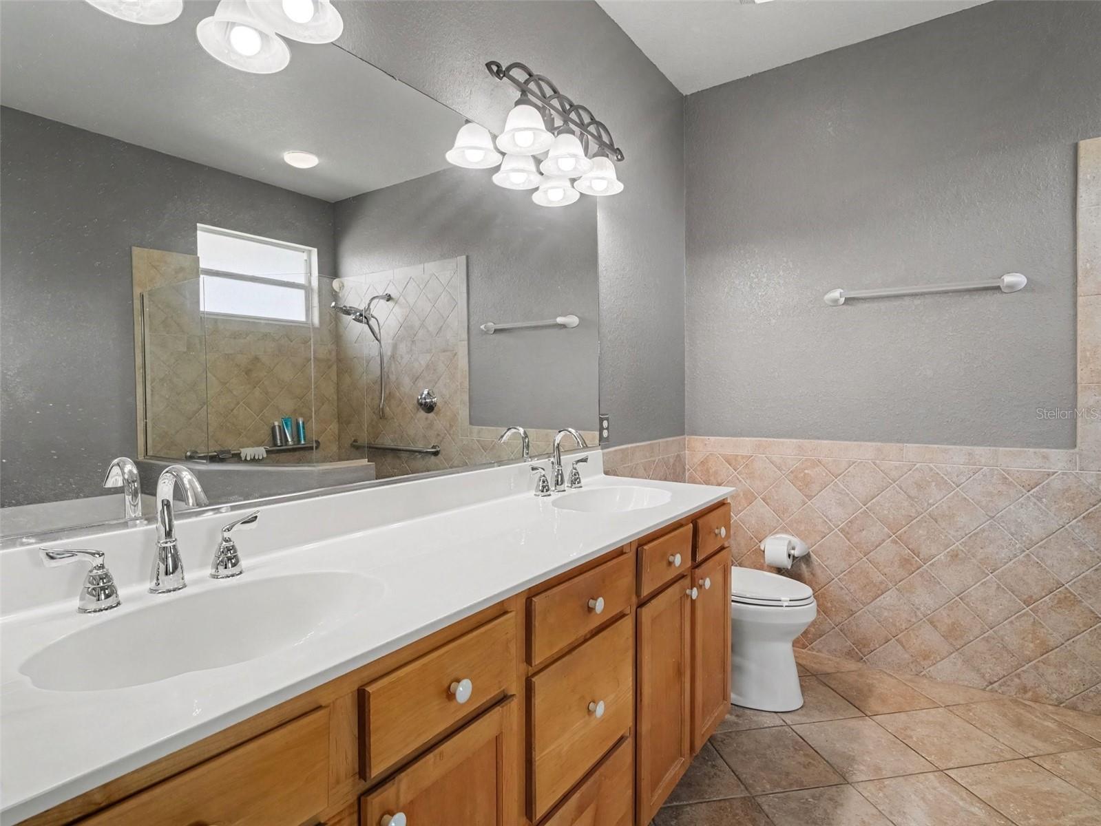 1380 WASHINGTON DR — photo 19