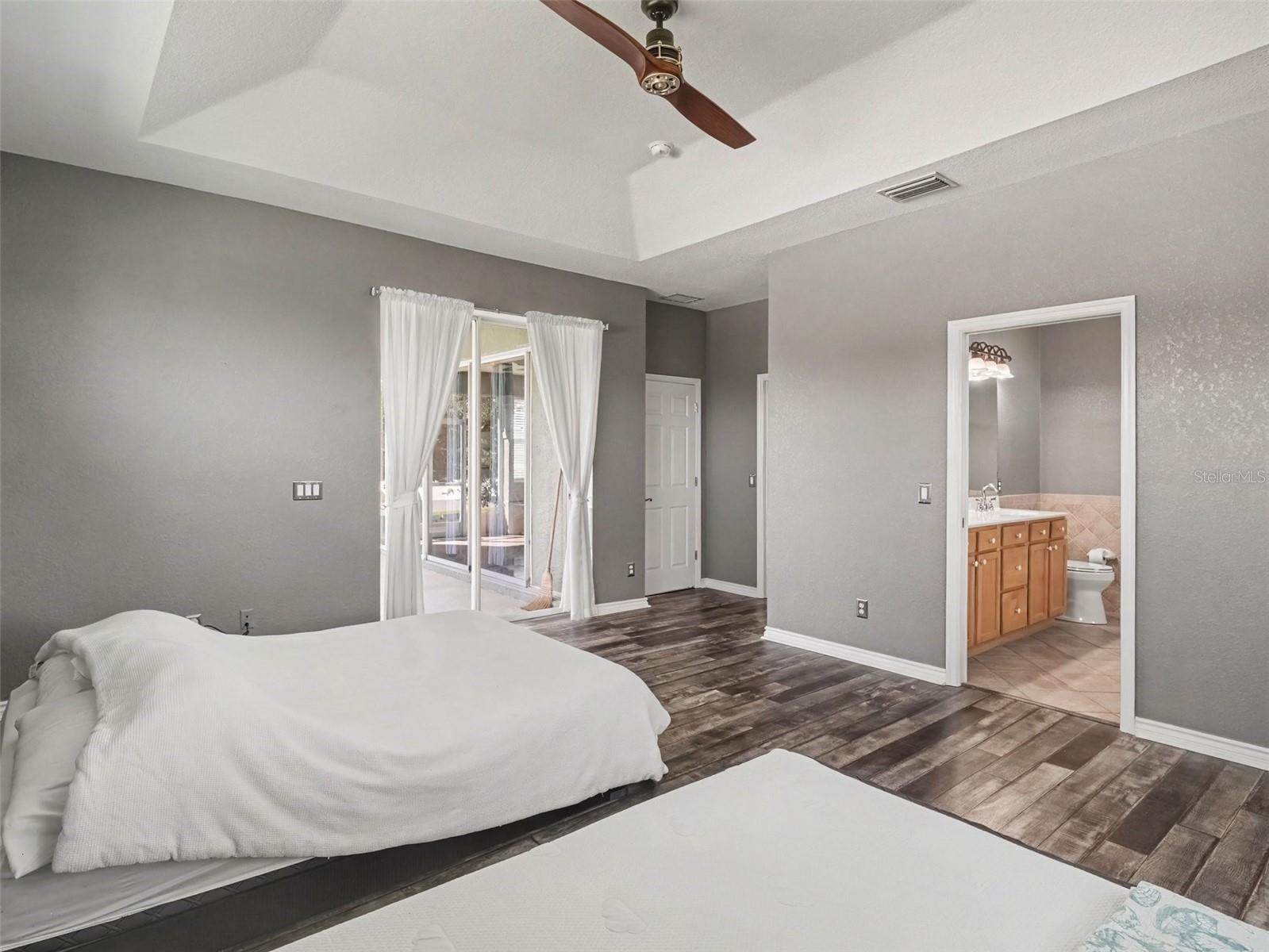 1380 WASHINGTON DR — photo 17