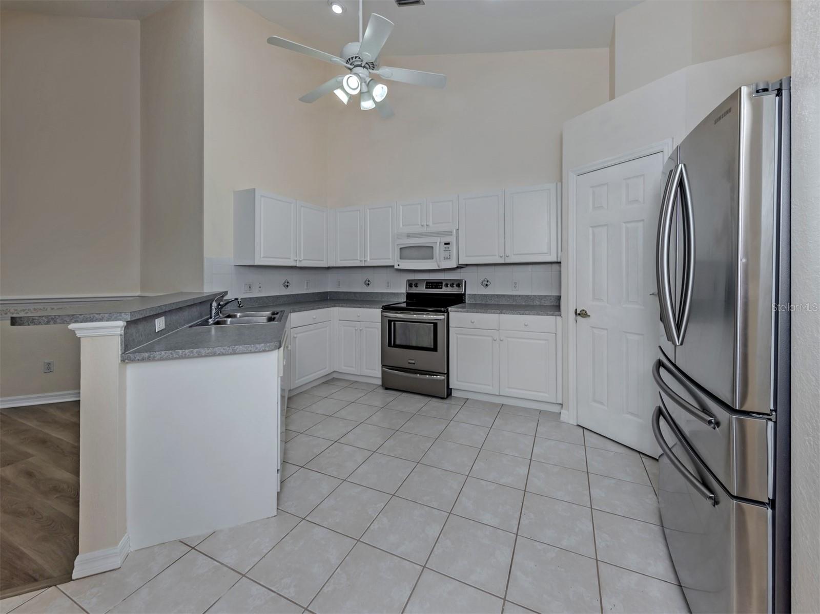 4265 FAIRWAY DR — photo 13