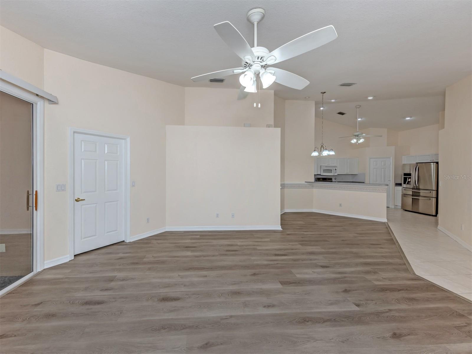 4265 FAIRWAY DR — photo 10