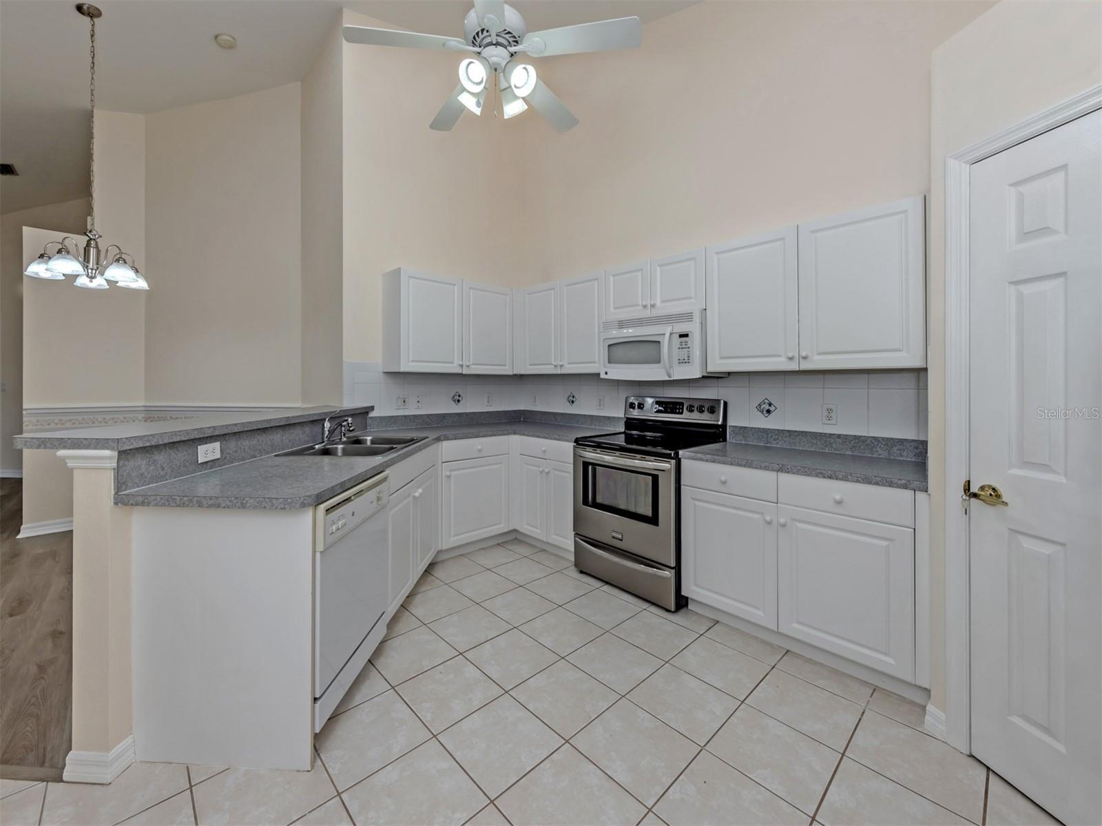 4265 FAIRWAY DR — photo 14