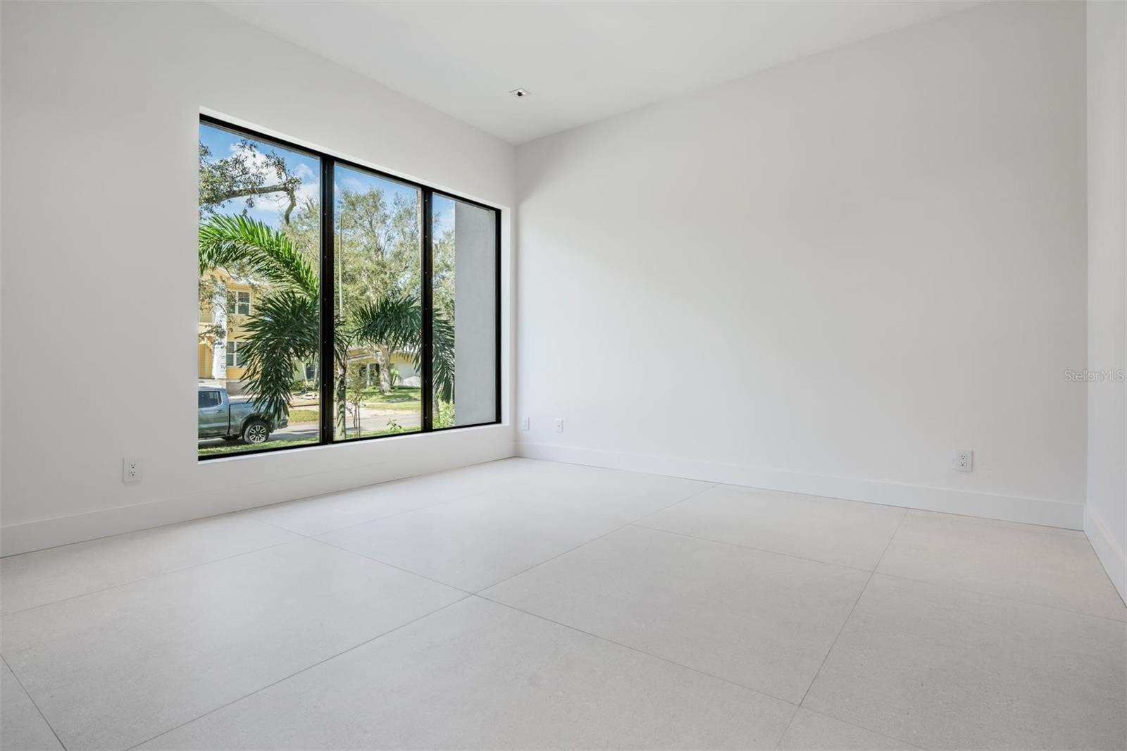214 S RENELLIE DR — photo 22