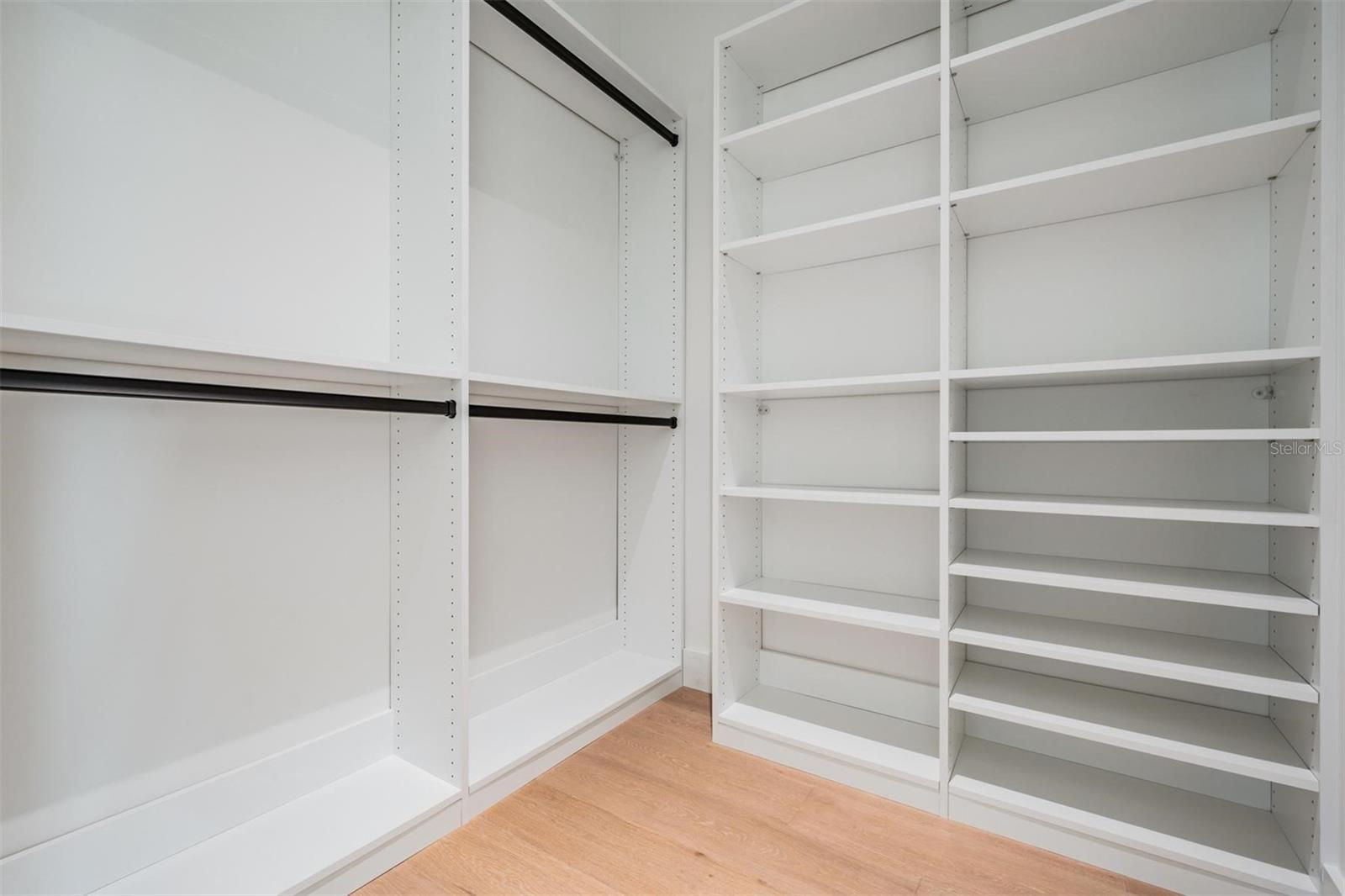 214 S RENELLIE DR — photo 18