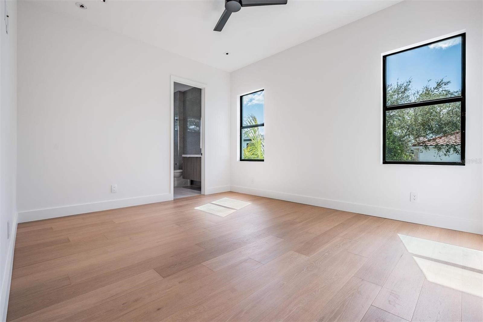 214 S RENELLIE DR — photo 17