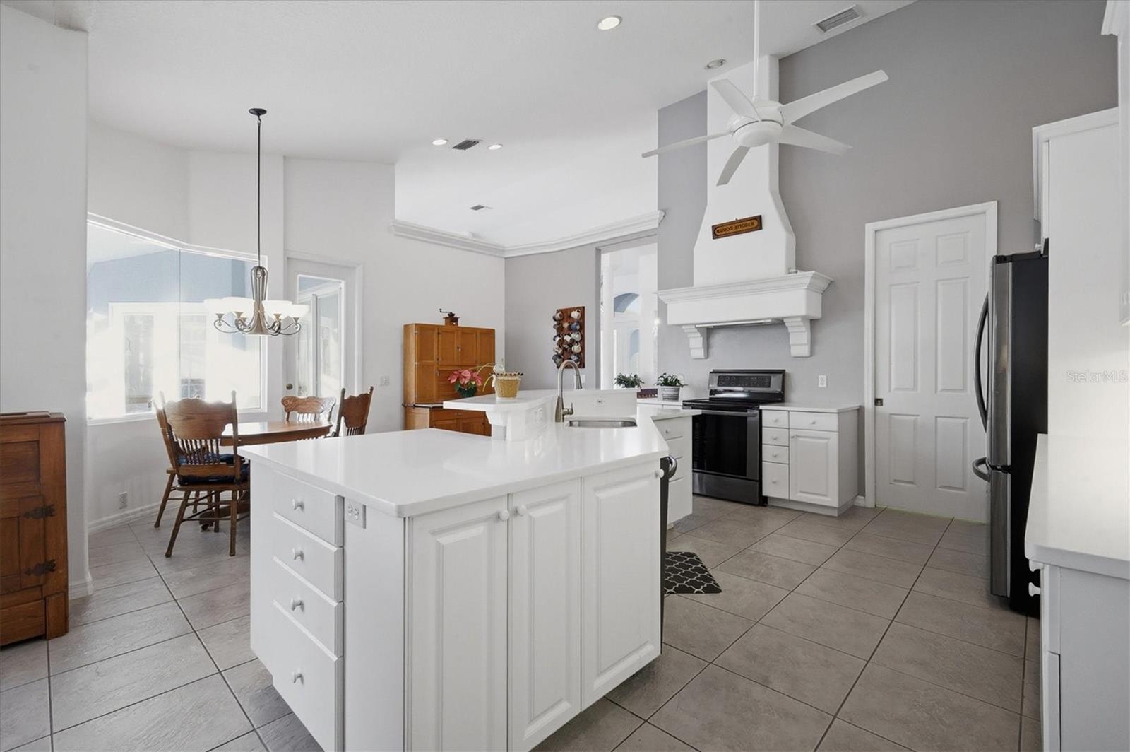 750 HARMONY LN — photo 18