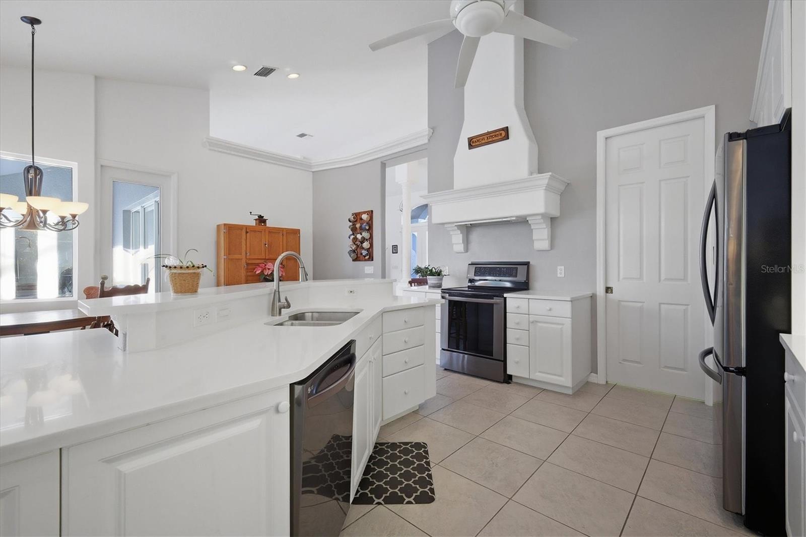 750 HARMONY LN — photo 17