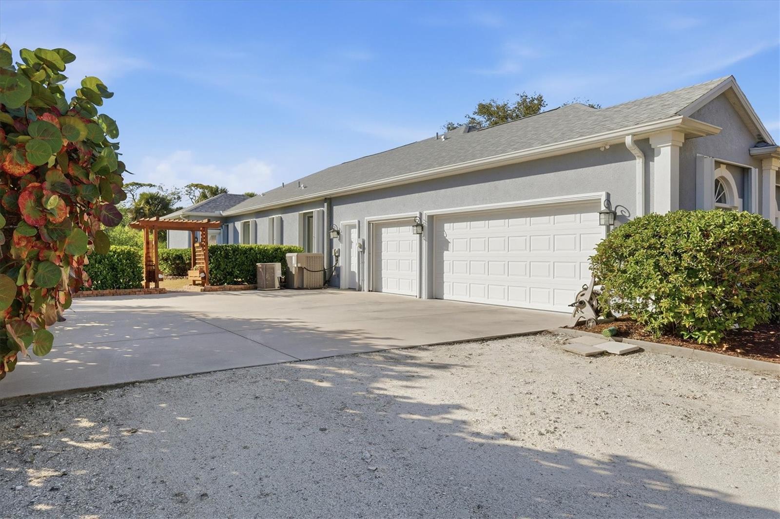 750 HARMONY LN — photo 2