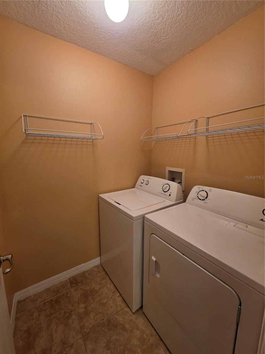 2425 MIDDLETON GROVE DR — photo 33