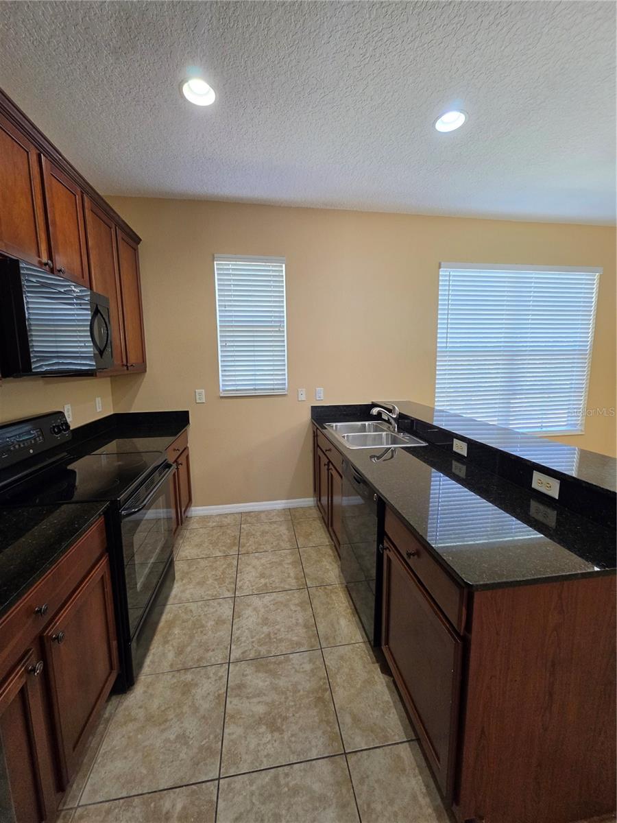 2425 MIDDLETON GROVE DR — photo 18