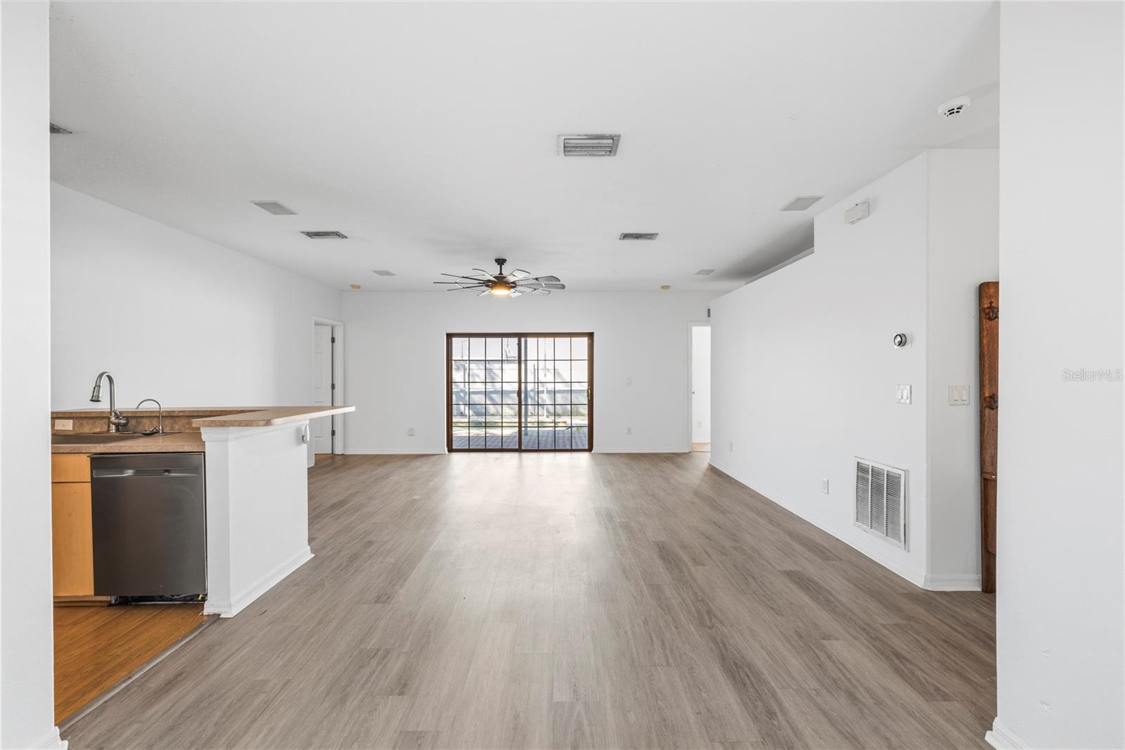 605 CYPRESS PARK AVE — photo 8