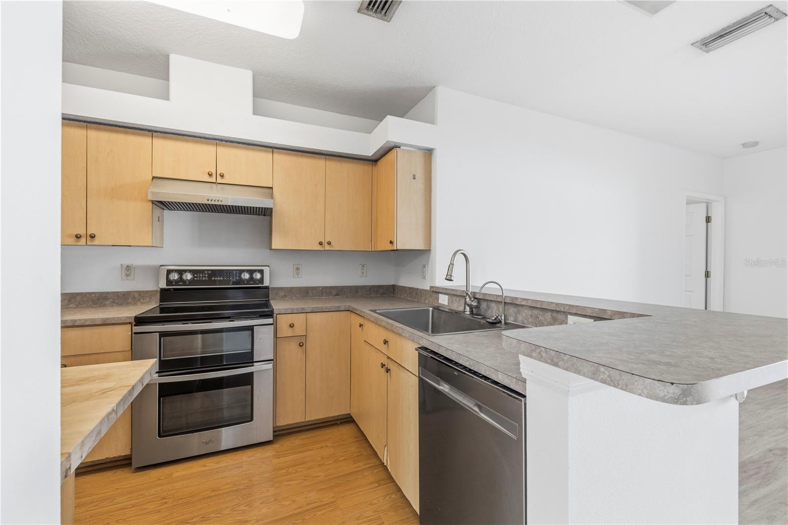 605 CYPRESS PARK AVE — photo 13