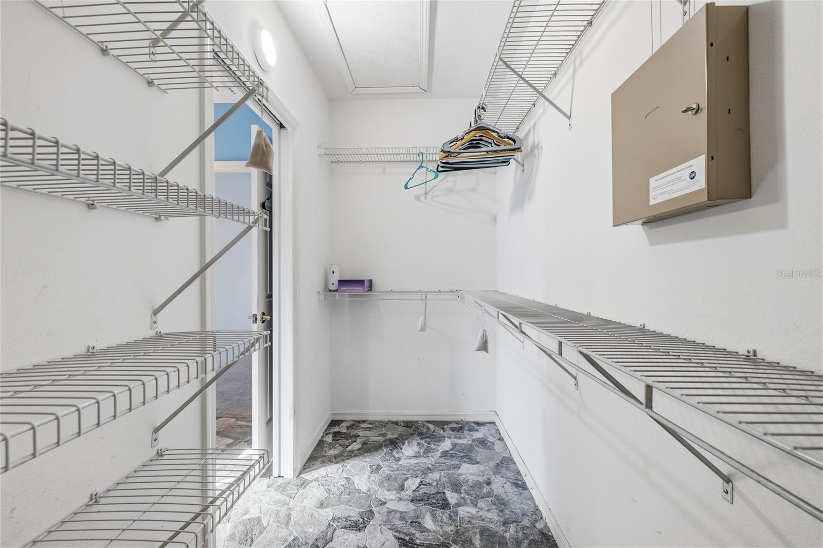 605 CYPRESS PARK AVE — photo 35
