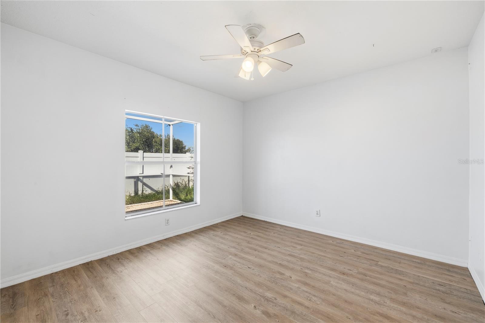 605 CYPRESS PARK AVE — photo 24