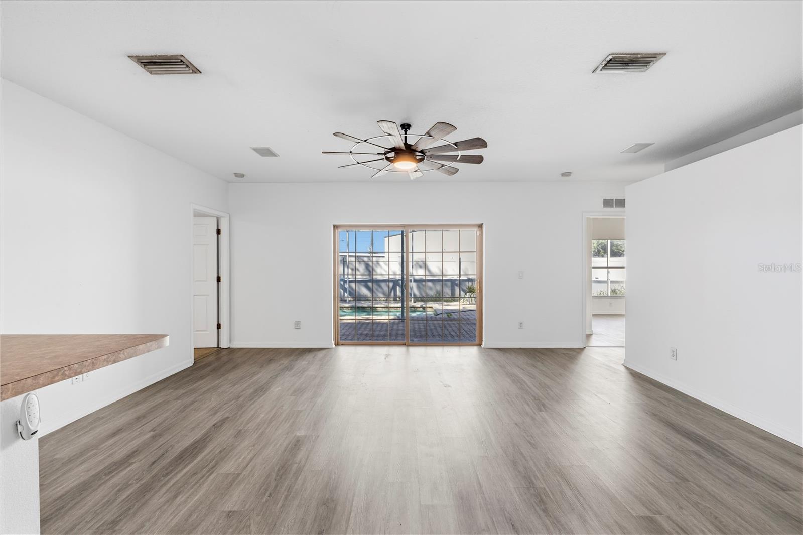 605 CYPRESS PARK AVE — photo 11