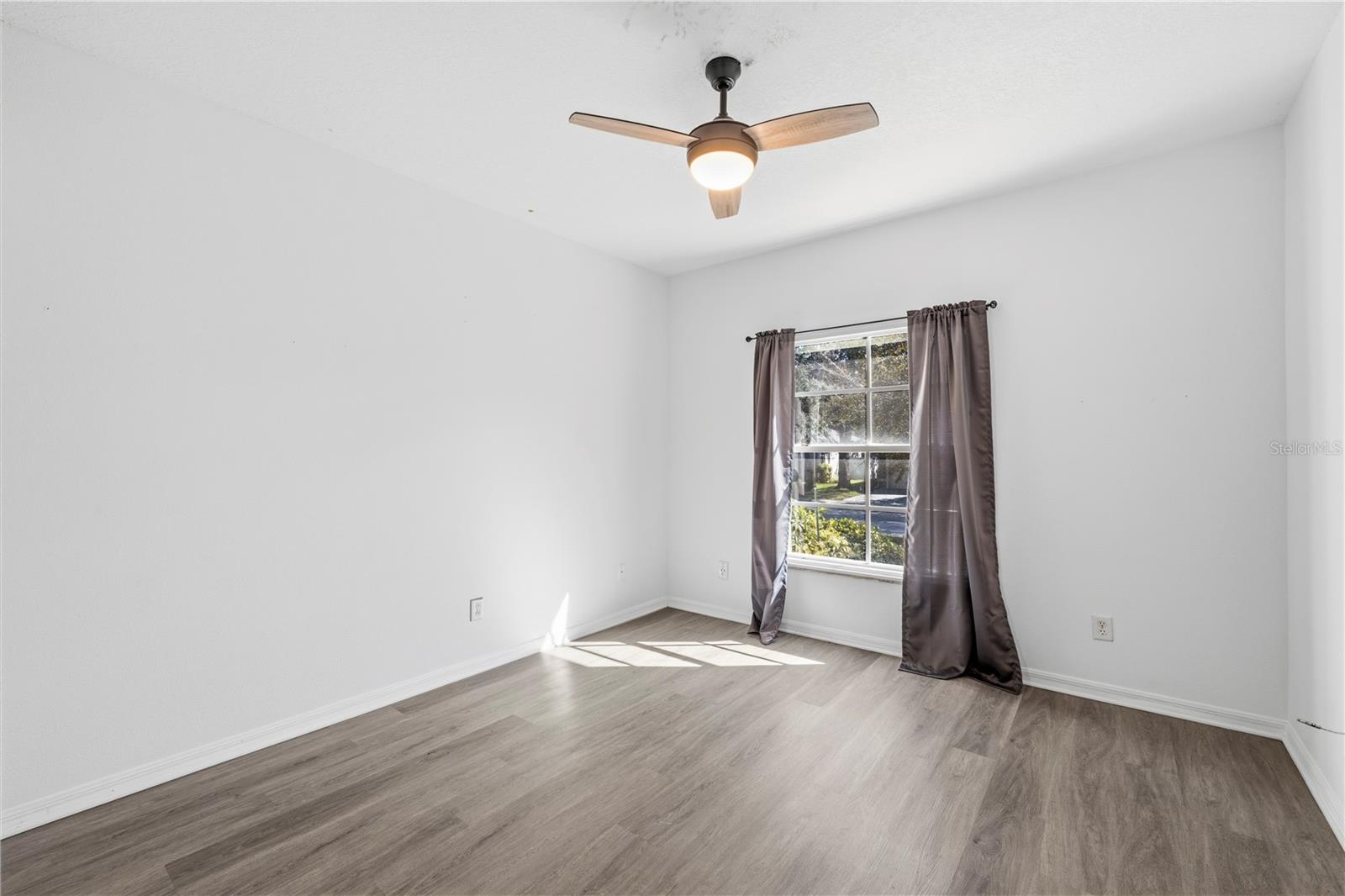 605 CYPRESS PARK AVE — photo 22